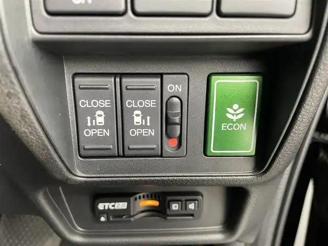 ホンダ オデッセイ アブソルート ホンダセンシング 埼玉県 2018(平30)年 5.4万km クリスタルブラックパール ホンダセンシング/純正９インチナビ/(フルセグ/Bluetooth/CD/DVD)/リアエンターテイメント/マルチビューカメラシステム/ビルトインETC2.0/両側パワースライドドア/前方ドライブレコーダー/ＬＥＤヘッドライト/スマートキー/パーキングセンサー/レーダークルーズコントロール/パドルシフト