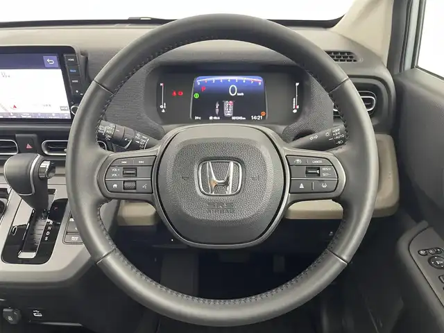 ホンダ フリード AIR EX 埼玉県 2024(令6)年 0.2万km フィヨルドミストパール ホンダセンシング/・レーダークルーズコントロール/・衝突被害軽減装置/・レーンキープアシスト/・ブラインドスポットモニター/純正9インチホンダコネクトナビ(LXM-242ZFNi)/フルセグ/Bluetooth/バックカメラ/両側パワースライドドア/ハーフレザーシート/D/N席シートヒーター/前後コーナーセンサー/前後ドライブレコーダー/電格ウィンカーミラー/LEDヘッドライト/オートライト/スマートキー