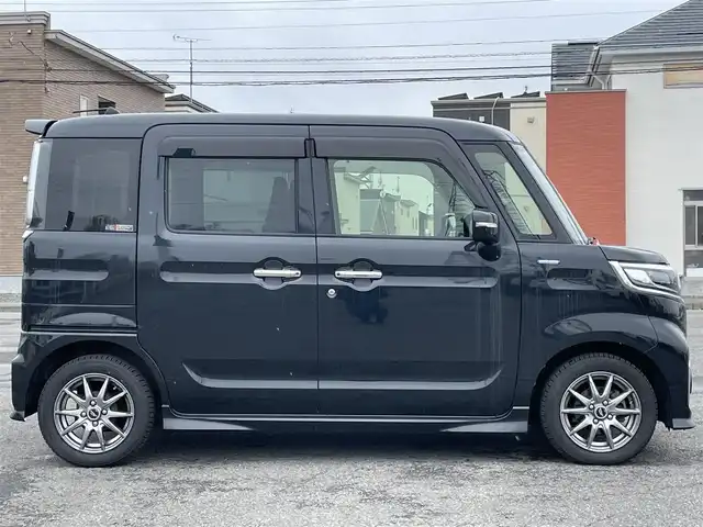 スズキ スペーシア カスタム HYBRID XS 道央・札幌 2023(令5)年 1.6万km ブルーイッシュブラックパール3 ４WD/純正ディーラーOPナビ/CD/DVD/BT/フルセグ/デュアルカメラブレーキサポート/横滑り防止装置/レーダークルーズコントロール/レーンキープアシスト/リアパーキングセンサー/アラウンドビューモニター/ビルトインETC/ドライブレコーダー/アイドリングストップ/両側パワースライドドア/前席シートヒーター/ハーフレザーシート/革巻きステアリング/ステアリングリモコン/プッシュスタート/スマートキー/LEDヘッドライト/オートライト/オートハイビーム/フォグランプ/電動格納ミラー/ヒーテッドドアミラー/ウィンカーミラー/純正フロアマット/ドアバイザー