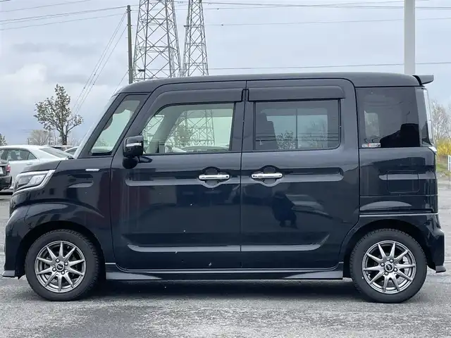 スズキ スペーシア カスタム HYBRID XS 道央・札幌 2023(令5)年 1.6万km ブルーイッシュブラックパール3 ４WD/純正ディーラーOPナビ/CD/DVD/BT/フルセグ/デュアルカメラブレーキサポート/横滑り防止装置/レーダークルーズコントロール/レーンキープアシスト/リアパーキングセンサー/アラウンドビューモニター/ビルトインETC/ドライブレコーダー/アイドリングストップ/両側パワースライドドア/前席シートヒーター/ハーフレザーシート/革巻きステアリング/ステアリングリモコン/プッシュスタート/スマートキー/LEDヘッドライト/オートライト/オートハイビーム/フォグランプ/電動格納ミラー/ヒーテッドドアミラー/ウィンカーミラー/純正フロアマット/ドアバイザー