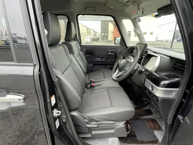 スズキ スペーシア カスタム HYBRID XS 道央・札幌 2023(令5)年 1.6万km ブルーイッシュブラックパール3 ４WD/純正ディーラーOPナビ/CD/DVD/BT/フルセグ/デュアルカメラブレーキサポート/横滑り防止装置/レーダークルーズコントロール/レーンキープアシスト/リアパーキングセンサー/アラウンドビューモニター/ビルトインETC/ドライブレコーダー/アイドリングストップ/両側パワースライドドア/前席シートヒーター/ハーフレザーシート/革巻きステアリング/ステアリングリモコン/プッシュスタート/スマートキー/LEDヘッドライト/オートライト/オートハイビーム/フォグランプ/電動格納ミラー/ヒーテッドドアミラー/ウィンカーミラー/純正フロアマット/ドアバイザー