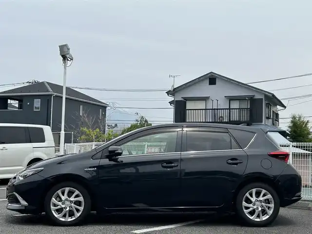 トヨタ オーリスハイブリッド 静岡県 2017(平29)年 3.8万km ブラックマイカ ワンオーナー/純正SDナビ（AM/FM/CD/TV/BT）/ビルトインETC/ムーンルーフ/2眼LEDヘッドライト/保証書/取扱説明書/ナビ取扱説明書