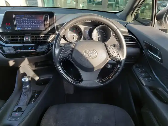 トヨタ Ｃ－ＨＲ ハイブリッド 1．8S 東京都 2017(平29)年 7.7万km ホワイトパールクリスタルシャイン Toyota Safety Sense P/・プリクラッシュセーフティシステム/・レーンディパーチャーアラート/・アダプティブハイビームシステム/・レーダークルーズコントロール/プッシュスタート/純正ナビ NSZT-W66T/フルセグTV/バックカメラ/ETC2.0/ドライブレコーダー/ドアバイザー/17インチ純正アルミホイール