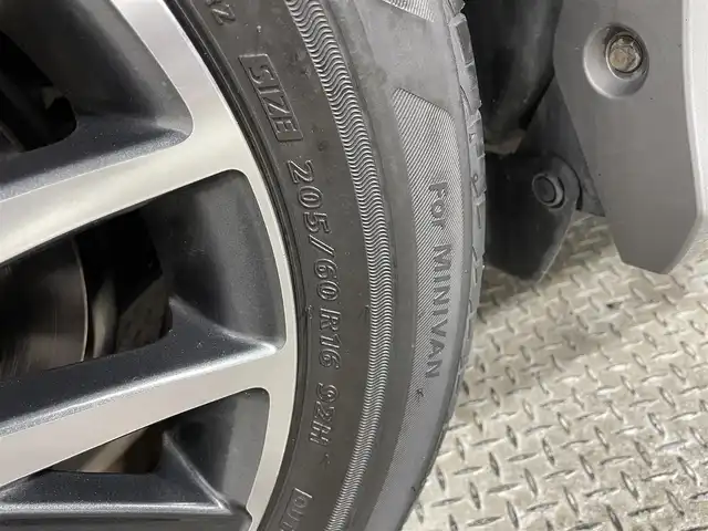 トヨタ ヴォクシー ZS 煌 大阪府 2015(平27)年 6.4万km アイスチタニウムマイカメタリック 純正ナビ(フルセグ/DVD再生/Bluetooth) バックカメラ ETC 両側パワースライドドア オートライト オートエアコン 横滑り防止 スマートキー プッシュスタート フォグランプ