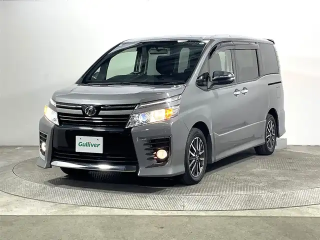 トヨタ ヴォクシー ZS 煌 大阪府 2015(平27)年 6.4万km アイスチタニウムマイカメタリック 純正ナビ(フルセグ/DVD再生/Bluetooth) バックカメラ ETC 両側パワースライドドア オートライト オートエアコン 横滑り防止 スマートキー プッシュスタート フォグランプ