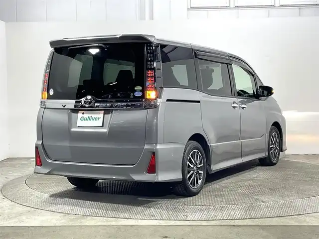 トヨタ ヴォクシー ZS 煌 大阪府 2015(平27)年 6.4万km アイスチタニウムマイカメタリック 純正ナビ(フルセグ/DVD再生/Bluetooth) バックカメラ ETC 両側パワースライドドア オートライト オートエアコン 横滑り防止 スマートキー プッシュスタート フォグランプ