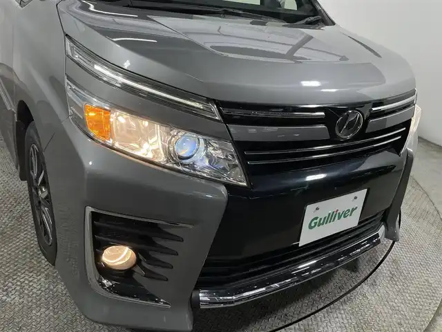 トヨタ ヴォクシー ZS 煌 大阪府 2015(平27)年 6.4万km アイスチタニウムマイカメタリック 純正ナビ(フルセグ/DVD再生/Bluetooth) バックカメラ ETC 両側パワースライドドア オートライト オートエアコン 横滑り防止 スマートキー プッシュスタート フォグランプ