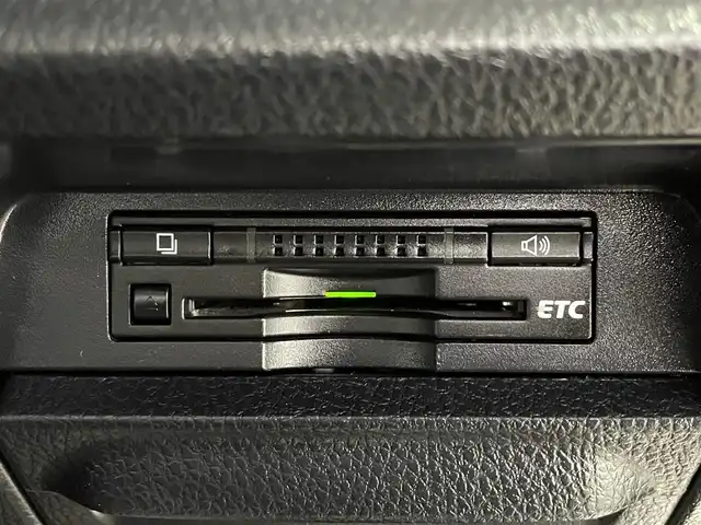 トヨタ ヴォクシー ZS 煌 大阪府 2015(平27)年 6.4万km アイスチタニウムマイカメタリック 純正ナビ(フルセグ/DVD再生/Bluetooth) バックカメラ ETC 両側パワースライドドア オートライト オートエアコン 横滑り防止 スマートキー プッシュスタート フォグランプ