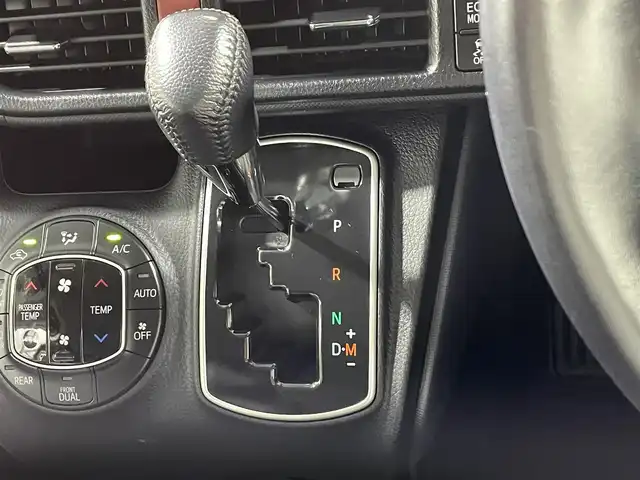 トヨタ ヴォクシー ZS 煌 大阪府 2015(平27)年 6.4万km アイスチタニウムマイカメタリック 純正ナビ(フルセグ/DVD再生/Bluetooth) バックカメラ ETC 両側パワースライドドア オートライト オートエアコン 横滑り防止 スマートキー プッシュスタート フォグランプ