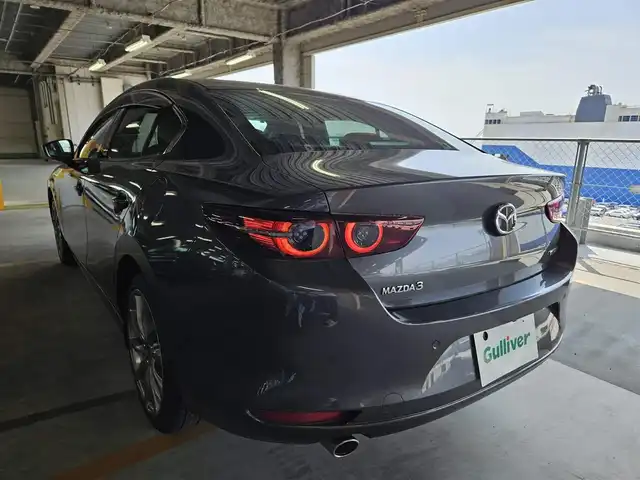 マツダ マツダ３セダン XD Lパッケージ 宮崎県 2019(令1)年 3.6万km マシーングレープレミアムM 純正8.8型ナビ(BT/CD/DVD)/フルセグTV/360度ビューモニター/全車速追従機能付レーダークルーズコントロール/パーキングセンサー/スマートブレーキサポート/AT誤発進抑制制御/クルージングトラフィックサポート/車線逸脱警報システム/レーンキーピングアシスト/前後側方接近車両検知/ブラインドスポットモニタリング/ドライバーアテンションアラート/交通標識認識システム/アクティブドライビングディスプレイ/ターボ/アダプティブLEDヘッドランプ/本革巻きステアリング/ステアリングヒーター/パドルシフト/ブラックパーフォレーション革シート/前席シートヒーター/運転席ドライビングポジションメモリー/バルミナ18インチアルミホイール/純正AWサマータイヤ積込/アドバンストキーレスエントリーシステム/禁煙車
