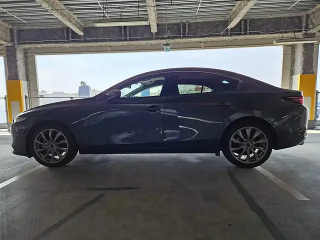マツダ マツダ３セダン XD Lパッケージ 宮崎県 2019(令1)年 3.6万km マシーングレープレミアムM 純正8.8型ナビ(BT/CD/DVD)/フルセグTV/360度ビューモニター/全車速追従機能付レーダークルーズコントロール/パーキングセンサー/スマートブレーキサポート/AT誤発進抑制制御/クルージングトラフィックサポート/車線逸脱警報システム/レーンキーピングアシスト/前後側方接近車両検知/ブラインドスポットモニタリング/ドライバーアテンションアラート/交通標識認識システム/アクティブドライビングディスプレイ/ターボ/アダプティブLEDヘッドランプ/本革巻きステアリング/ステアリングヒーター/パドルシフト/ブラックパーフォレーション革シート/前席シートヒーター/運転席ドライビングポジションメモリー/バルミナ18インチアルミホイール/純正AWサマータイヤ積込/アドバンストキーレスエントリーシステム/禁煙車