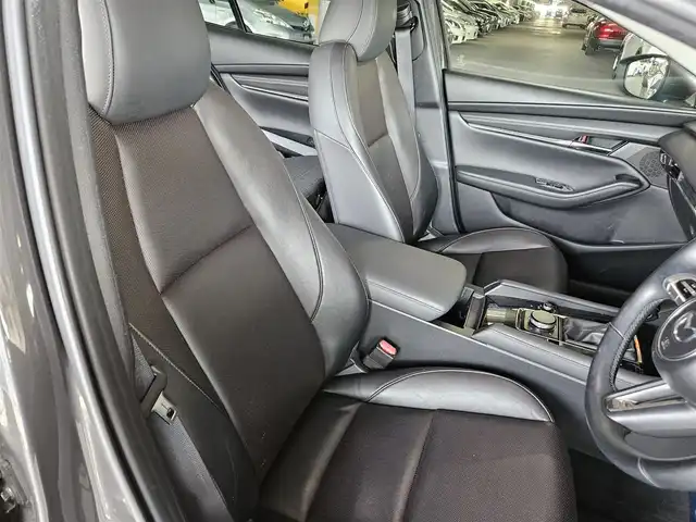 マツダ マツダ３セダン XD Lパッケージ 宮崎県 2019(令1)年 3.6万km マシーングレープレミアムM 純正8.8型ナビ(BT/CD/DVD)/フルセグTV/360度ビューモニター/全車速追従機能付レーダークルーズコントロール/パーキングセンサー/スマートブレーキサポート/AT誤発進抑制制御/クルージングトラフィックサポート/車線逸脱警報システム/レーンキーピングアシスト/前後側方接近車両検知/ブラインドスポットモニタリング/ドライバーアテンションアラート/交通標識認識システム/アクティブドライビングディスプレイ/ターボ/アダプティブLEDヘッドランプ/本革巻きステアリング/ステアリングヒーター/パドルシフト/ブラックパーフォレーション革シート/前席シートヒーター/運転席ドライビングポジションメモリー/バルミナ18インチアルミホイール/純正AWサマータイヤ積込/アドバンストキーレスエントリーシステム/禁煙車