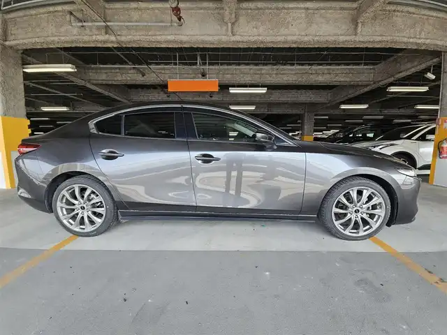 マツダ マツダ３セダン XD Lパッケージ 宮崎県 2019(令1)年 3.6万km マシーングレープレミアムM 純正8.8型ナビ(BT/CD/DVD)/フルセグTV/360度ビューモニター/全車速追従機能付レーダークルーズコントロール/パーキングセンサー/スマートブレーキサポート/AT誤発進抑制制御/クルージングトラフィックサポート/車線逸脱警報システム/レーンキーピングアシスト/前後側方接近車両検知/ブラインドスポットモニタリング/ドライバーアテンションアラート/交通標識認識システム/アクティブドライビングディスプレイ/ターボ/アダプティブLEDヘッドランプ/本革巻きステアリング/ステアリングヒーター/パドルシフト/ブラックパーフォレーション革シート/前席シートヒーター/運転席ドライビングポジションメモリー/バルミナ18インチアルミホイール/純正AWサマータイヤ積込/アドバンストキーレスエントリーシステム/禁煙車