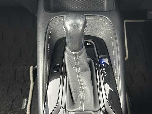 トヨタ カローラツーリング ハイブリッド ダブルバイビー 愛知県 2019(令1)年 4.3万km ホワイトパールクリスタルシャイン 純正9インチディスプレイオーディオ/・フルセグTV/・バックカメラ/・Bluetooth/トヨタセーフティセンス/・レーンキープアシスト/・レーダークルーズコントロール/・ブラインドスポットモニター/ビルトインETC2.0/ステアリングスイッチ/LEDヘッドライト/ハーフレザーシート/スマートキー/スペアキー/純正17インチAW