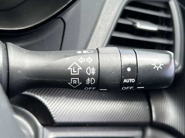 スバル インプレッサ ＸＶ 1．6i－L アイサイト 茨城県 2017(平29)年 5.6万km クリスタルホワイトP アイサイト/純正ナビ【CN-LR820D】/(地デジTV・CD・DVD・BT・ラジオ再生)/追従クルーズコントロール/バックカメラ/パドルシフト/純正フロアマット/純正17inアルミホイール/ルーフレール/ＥＴＣ/ドライブレコーダー/衝突軽減ブレーキ/レーンキープアシスト/SRH(ステアリング連動ヘッドランプ)/スマートキー/スペアキー/保証書/取扱説明書