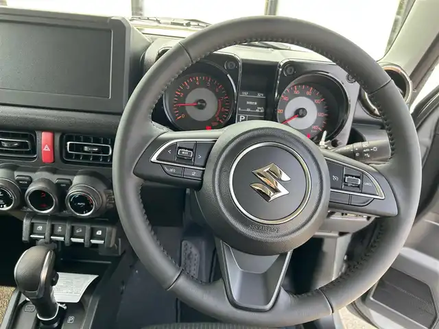 スズキ ジムニー XC 大阪府 2025(令7)年 0.1万km未満 ミディアムグレー 衝突軽減ブレーキ/横滑り防止装置/コーナーセンサー/前席シートヒーター/クルーズコントロール/レーンキープアシスト/アイドリングストップ/ダウンヒルアシストコントロール/純正16インチアルミホイール/純正フロアマット/プッシュスタート/スマートキー/ＥＴＣ/ＬＥＤ/禁煙車