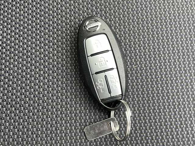 日産 セレナ X V 岩手県 2022(令4)年 7.2万km ダークメタルグレー 社外メモリナビ/AM/FM/Bluetooth/フロント/サイド/バックカメラ/アラウンドビューモニター/ETC/ドライブレコーダー/両側パワースライドドア/クルーズコントロール/衝突被害軽減ブレーキ/横滑り防止装置/コーナーセンサー/アイドリングストップ/オートライト/オートハイビーム/HIDヘッドライト/スマートキー/プッシュスタート/電動格納ミラー/社外15インチAW/社外フロアマット/保証書/取扱説明書