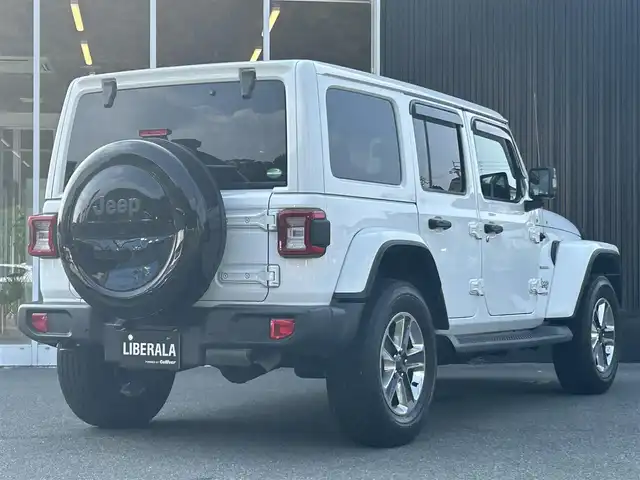 クライスラー・ジープ ジープ ラングラー アンリミテッド サハラ 福岡県 2020(令2)年 3.6万km ブライトホワイト アダプティブクルーズコントロール/レーンキープアシスト/ブラインドスポットモニター/Alpineスピーカー/純正ナビ/Applecarplay/androidauto/フルセグTV/Bluetooth/バックカメラ/サイドカメラ/黒革シート/前席シートヒーター/LEDヘッドライト/オートハイビーム/前後ドライブレコーダー/純正18インチアルミホイール/ETC2.0/取扱説明書/保証書/スペアキー×1/ミラー型レーダー探知機