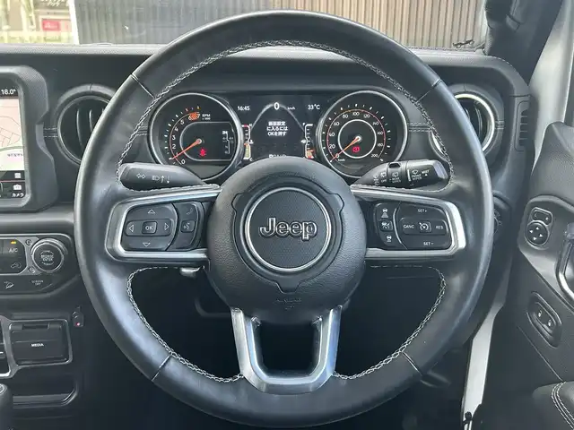 クライスラー・ジープ ジープ ラングラー アンリミテッド サハラ 福岡県 2020(令2)年 3.6万km ブライトホワイト アダプティブクルーズコントロール/レーンキープアシスト/ブラインドスポットモニター/Alpineスピーカー/純正ナビ/Applecarplay/androidauto/フルセグTV/Bluetooth/バックカメラ/サイドカメラ/黒革シート/前席シートヒーター/LEDヘッドライト/オートハイビーム/前後ドライブレコーダー/純正18インチアルミホイール/ETC2.0/取扱説明書/保証書/スペアキー×1/ミラー型レーダー探知機