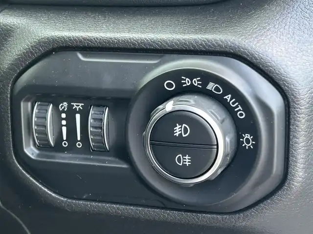 クライスラー・ジープ ジープ ラングラー アンリミテッド サハラ 福岡県 2020(令2)年 3.6万km ブライトホワイト アダプティブクルーズコントロール/レーンキープアシスト/ブラインドスポットモニター/Alpineスピーカー/純正ナビ/Applecarplay/androidauto/フルセグTV/Bluetooth/バックカメラ/サイドカメラ/黒革シート/前席シートヒーター/LEDヘッドライト/オートハイビーム/前後ドライブレコーダー/純正18インチアルミホイール/ETC2.0/取扱説明書/保証書/スペアキー×1/ミラー型レーダー探知機