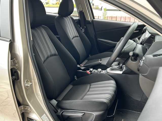 マツダ マツダ２ 15S スマートエディション 静岡県 2022(令4)年 0.7万km プラチナクォーツメタリック 純正ナビ/・FM/・AM/・Stitcher/・Bluetooth/・USB/・SD/・AUX/主要装備/・３６０°ビューモニター/・ＥＴＣ/・ドライブレコーダー/・ブラインドスポットモニター/・ＬＥＤヘッドライト/・スマートシティーブレーキサポート/・車線逸脱警報システム/・アイドリングストップ/・コーナーセンサー/・ＭＴモード付ＡＴ/・誤発進抑制制御/・サイドカーテンエアバッグ