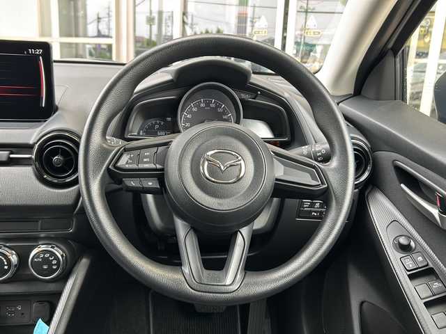 マツダ マツダ２ 15S スマートエディション 静岡県 2022(令4)年 0.7万km プラチナクォーツメタリック 純正ナビ/・FM/・AM/・Stitcher/・Bluetooth/・USB/・SD/・AUX/主要装備/・３６０°ビューモニター/・ＥＴＣ/・ドライブレコーダー/・ブラインドスポットモニター/・ＬＥＤヘッドライト/・スマートシティーブレーキサポート/・車線逸脱警報システム/・アイドリングストップ/・コーナーセンサー/・ＭＴモード付ＡＴ/・誤発進抑制制御/・サイドカーテンエアバッグ