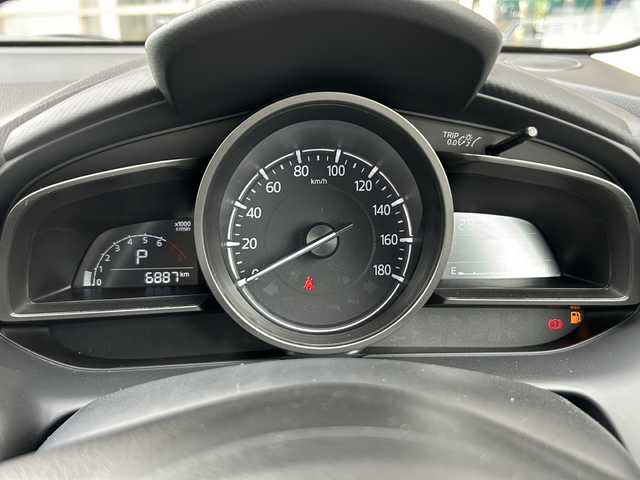 マツダ マツダ２ 15S スマートエディション 静岡県 2022(令4)年 0.7万km プラチナクォーツメタリック 純正ナビ/・FM/・AM/・Stitcher/・Bluetooth/・USB/・SD/・AUX/主要装備/・３６０°ビューモニター/・ＥＴＣ/・ドライブレコーダー/・ブラインドスポットモニター/・ＬＥＤヘッドライト/・スマートシティーブレーキサポート/・車線逸脱警報システム/・アイドリングストップ/・コーナーセンサー/・ＭＴモード付ＡＴ/・誤発進抑制制御/・サイドカーテンエアバッグ
