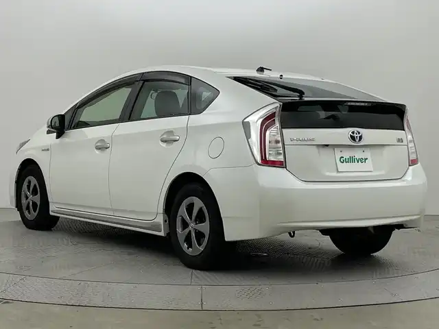 トヨタ プリウス S　マイコーデ 新潟県 2014(平26)年 10.6万km ホワイトパールクリスタルシャイン 純正メモリーナビ/フルセグ＆ＤＶＤ/合皮レザー/スマートキー/スペアキー/ビルトインＥＴＣ/ＨＩＤ/純正１５アルミ/左右バニティミラー/スタッドレス積込/保証書＆整備手帳