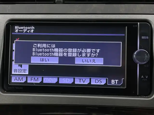 トヨタ プリウス S　マイコーデ 新潟県 2014(平26)年 10.6万km ホワイトパールクリスタルシャイン 純正メモリーナビ/フルセグ＆ＤＶＤ/合皮レザー/スマートキー/スペアキー/ビルトインＥＴＣ/ＨＩＤ/純正１５アルミ/左右バニティミラー/スタッドレス積込/保証書＆整備手帳