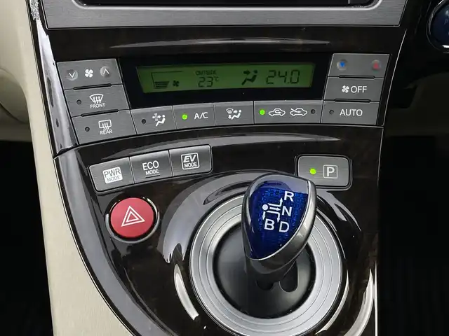 トヨタ プリウス S　マイコーデ 新潟県 2014(平26)年 10.6万km ホワイトパールクリスタルシャイン 純正メモリーナビ/フルセグ＆ＤＶＤ/合皮レザー/スマートキー/スペアキー/ビルトインＥＴＣ/ＨＩＤ/純正１５アルミ/左右バニティミラー/スタッドレス積込/保証書＆整備手帳