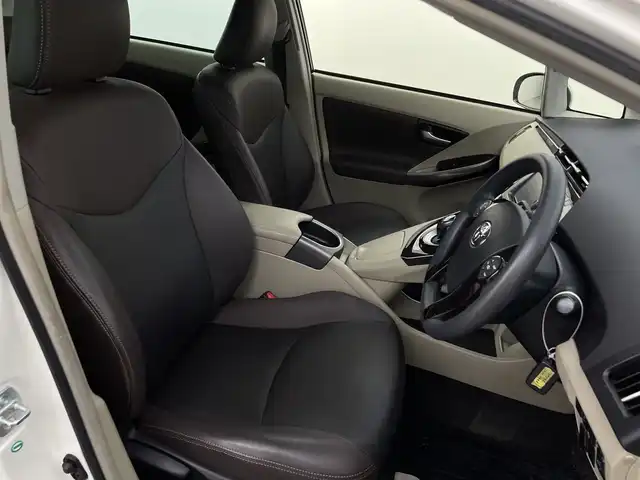トヨタ プリウス S　マイコーデ 新潟県 2014(平26)年 10.6万km ホワイトパールクリスタルシャイン 純正メモリーナビ/フルセグ＆ＤＶＤ/合皮レザー/スマートキー/スペアキー/ビルトインＥＴＣ/ＨＩＤ/純正１５アルミ/左右バニティミラー/スタッドレス積込/保証書＆整備手帳