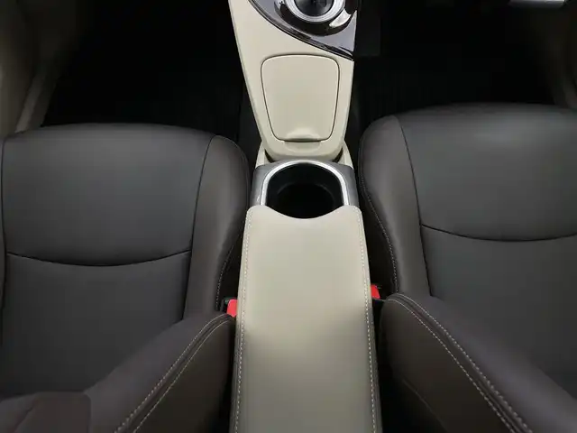 トヨタ プリウス S　マイコーデ 新潟県 2014(平26)年 10.6万km ホワイトパールクリスタルシャイン 純正メモリーナビ/フルセグ＆ＤＶＤ/合皮レザー/スマートキー/スペアキー/ビルトインＥＴＣ/ＨＩＤ/純正１５アルミ/左右バニティミラー/スタッドレス積込/保証書＆整備手帳