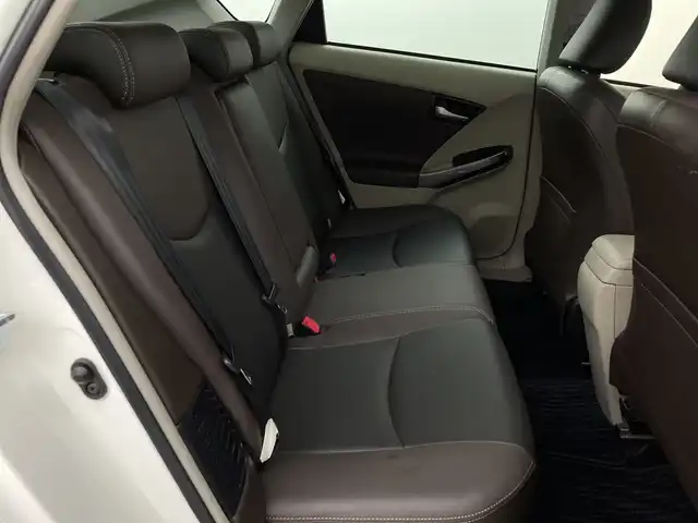 トヨタ プリウス S　マイコーデ 新潟県 2014(平26)年 10.6万km ホワイトパールクリスタルシャイン 純正メモリーナビ/フルセグ＆ＤＶＤ/合皮レザー/スマートキー/スペアキー/ビルトインＥＴＣ/ＨＩＤ/純正１５アルミ/左右バニティミラー/スタッドレス積込/保証書＆整備手帳