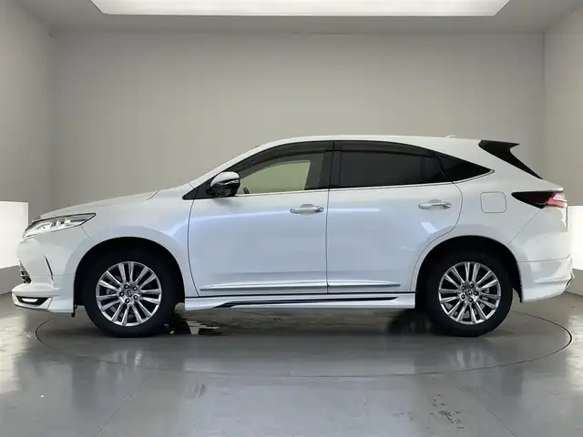 トヨタ ハリアー プレミアム 愛知県 2017(平29)年 6.2万km ホワイトパールクリスタルシャイン アルパイン１０型ナビ　モデリスタ　禁煙車　フルセグＴＶ　バックカメラ　電動リヤゲート　ドラレコ　ＥＴＣ　セーフティセンス　衝突軽減　レーダー探知機　３眼ＬＥＤヘッドライト　追従クルコン　ｎａｎｏｅ