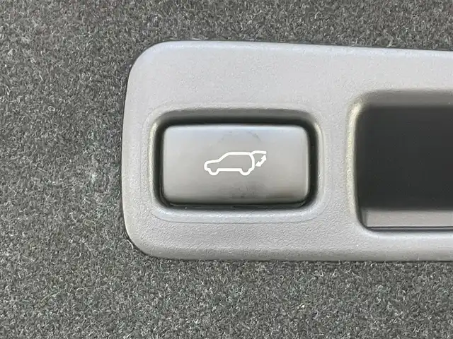 トヨタ ハリアー プレミアム 愛知県 2017(平29)年 6.2万km ホワイトパールクリスタルシャイン アルパイン１０型ナビ　モデリスタ　禁煙車　フルセグＴＶ　バックカメラ　電動リヤゲート　ドラレコ　ＥＴＣ　セーフティセンス　衝突軽減　レーダー探知機　３眼ＬＥＤヘッドライト　追従クルコン　ｎａｎｏｅ