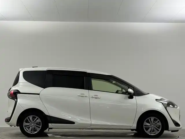 トヨタ シエンタ ハイブリッド G クエロ 埼玉県 2021(令3)年 4.9万km ホワイトパールクリスタルシャイン 純正9型ナビ　全方位　LEDヘッドライト　シートヒーター　両側電動　CD　DVD　BT　フルセグ　クルーズコントロール　レーンキープアシスト　衝突被害軽減　ETC　ドライブレコーダー