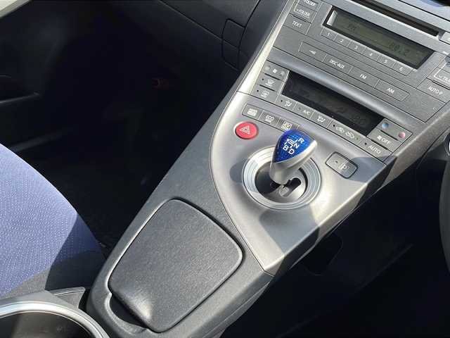 トヨタ プリウス S 静岡県 2014(平26)年 7.1万km ホワイトパールクリスタルシャイン 純正CD/スマートキー/ディスチャージ/プッシュスタート/フォグランプ/オートライト/ビルトインETC