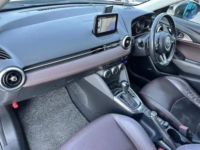 マツダ ＣＸ－３ XD ノーブル ブラウン 島根県 2017(平29)年 11万km マシーングレープレミアムM 登録時走行距離109/934Km/フルセグTV/バックカメラ/BOSEサウンドシステム/ビルトインETC/前後ドライブレコーダー/バンスドスマートシティブレーキサポート/レーダークルーズコントロール/ヘッドアップディスプレイ/LEDヘッドランプ/オートライト/フォグランプ/純正18インチアルミ/革巻きステアリング/パドルシフト/ステアリングヒーター/ブラウンナッパ革/ブラックグランリュクスコンビシート/パワーシート（運転席）/シートヒーター（前席）/キーレス/スタッドレスタイヤ積込