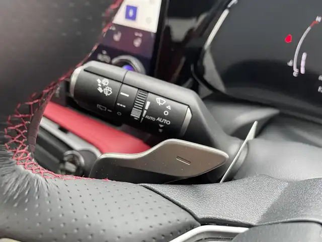 レクサス ＮＸ 350h Fスポーツ 東京都 2023(令5)年 1.8万km ホワイトノーヴァガラスフレーク パノラマルーフ/純正14インチディスプレイオーディオ/パノラミックビューモニター/デジタルインナーミラー/ビルトインETC2.0/ルーフレール/ヘッドアップディスプレイ/全席シートヒーター/前席ベンチレーションシート/ステアリングヒーター/パワーバックドア/AV100V/置くだけ充電/パドルシフト/Lexus Safety System ＋/プリクラッシュセーフティ/レーンキープアシスト/ブラインドスポットモニター/アダプティブハイビームシステム/アダプティブクルーズコントロール/コーナーセンサー