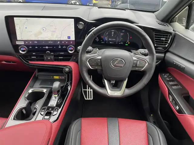 レクサス ＮＸ 350h Fスポーツ 東京都 2023(令5)年 1.8万km ホワイトノーヴァガラスフレーク パノラマルーフ/純正14インチディスプレイオーディオ/パノラミックビューモニター/デジタルインナーミラー/ビルトインETC2.0/ルーフレール/ヘッドアップディスプレイ/全席シートヒーター/前席ベンチレーションシート/ステアリングヒーター/パワーバックドア/AV100V/置くだけ充電/パドルシフト/Lexus Safety System ＋/プリクラッシュセーフティ/レーンキープアシスト/ブラインドスポットモニター/アダプティブハイビームシステム/アダプティブクルーズコントロール/コーナーセンサー