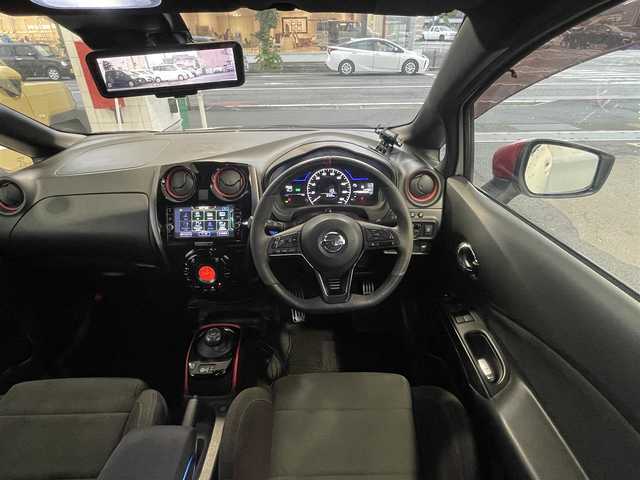 日産 ノート e－パワー ニスモ 群馬県 2018(平30)年 10.1万km ブリリアントホワイトパール エマージェンシーブレーキ/純正メモリナビゲーション/（CD/DVD/SD/BT/フルセグTV）/全方位カメラ/デジタルインナーミラー/ナビ連動ドライブレコーダー/ETC/クルーズコントロール/クリアランスソナー/LEDヘッドライト/オートライト/ドアバイザー/電格ミラー/社外フロアマット/純正16インチアルミホイール