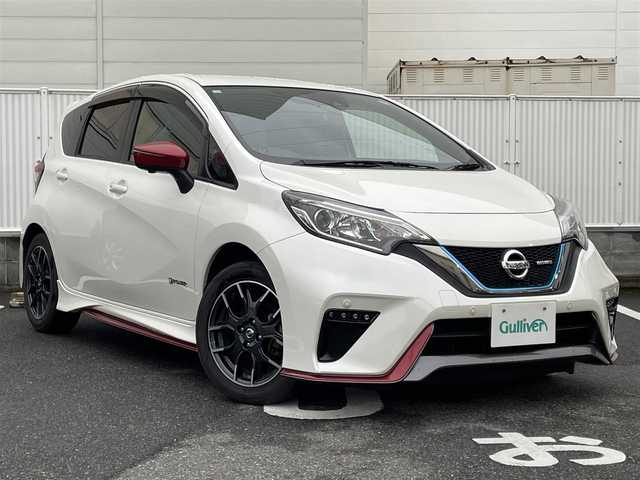 日産 ノート e－パワー ニスモ 群馬県 2018(平30)年 10.1万km ブリリアントホワイトパール エマージェンシーブレーキ/純正メモリナビゲーション/（CD/DVD/SD/BT/フルセグTV）/全方位カメラ/デジタルインナーミラー/ナビ連動ドライブレコーダー/ETC/クルーズコントロール/クリアランスソナー/LEDヘッドライト/オートライト/ドアバイザー/電格ミラー/社外フロアマット/純正16インチアルミホイール