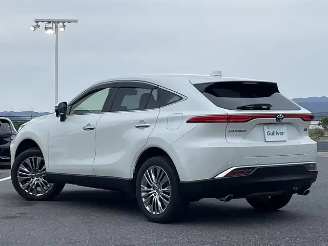 トヨタ ハリアー ハイブリッド G 島根県 2022(令4)年 3.5万km ホワイトパールクリスタルシャイン 登録時走行距離 34776km/ワンオーナー/取扱説明書（ナビ・車両）/保証書/純正ディスプレイオーディオ/(Bluetooth/AM/FM/USB/Miracast)/バックカメラ/プリクラッシュセーフティシステム/ブラインドスポットモニター/レーダークルーズコントロール/レーンキープアシススト/電動リアゲート/ドライブレコーダー前後/パワーシート/クリアランスソナー/LEDヘッドライト/オートライト/オートマチックハイビーム/４WD/ETC/純正アルミ１９インチ/禁煙車