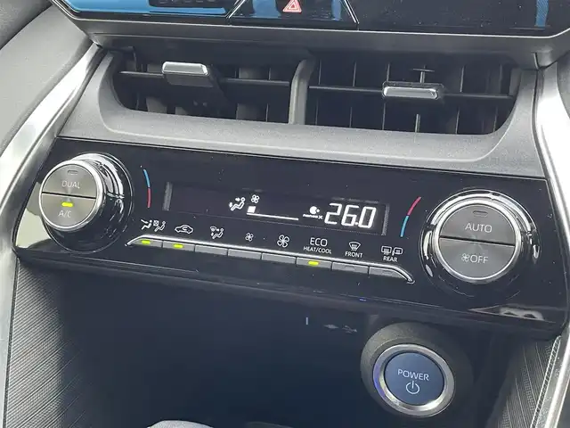 トヨタ ハリアー ハイブリッド G 島根県 2022(令4)年 3.5万km ホワイトパールクリスタルシャイン 登録時走行距離 34776km/ワンオーナー/取扱説明書（ナビ・車両）/保証書/純正ディスプレイオーディオ/(Bluetooth/AM/FM/USB/Miracast)/バックカメラ/プリクラッシュセーフティシステム/ブラインドスポットモニター/レーダークルーズコントロール/レーンキープアシススト/電動リアゲート/ドライブレコーダー前後/パワーシート/クリアランスソナー/LEDヘッドライト/オートライト/オートマチックハイビーム/４WD/ETC/純正アルミ１９インチ/禁煙車