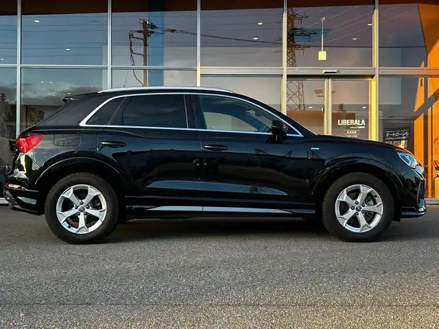 アウディ Ｑ３ 35TDIクワトロ Sライン 富山県 2020(令2)年 2.7万km 黒 プラスパッケージ/ベーシックパッケージ/アシスタンスパッケージ/テクノロジーパッケージ/BANG＆OLUFSENサウンド/純正SDナビ/Bluetooth接続/App-conect/qi充電/バックカメラ/トップビューカメラ/前後ドラレコ/電動リアゲート/D/N席シートヒーター/D/N席パワーシート/衝突軽減/コーナーセンサー