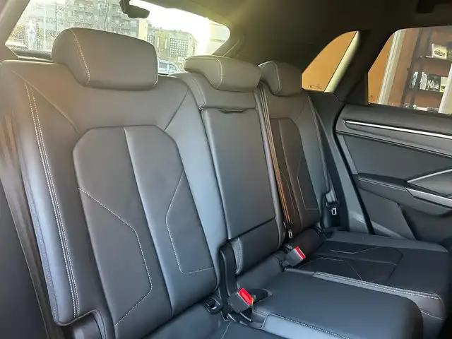 アウディ Ｑ３ 35TDIクワトロ Sライン 富山県 2020(令2)年 2.7万km 黒 プラスパッケージ/ベーシックパッケージ/アシスタンスパッケージ/テクノロジーパッケージ/BANG＆OLUFSENサウンド/純正SDナビ/Bluetooth接続/App-conect/qi充電/バックカメラ/トップビューカメラ/前後ドラレコ/電動リアゲート/D/N席シートヒーター/D/N席パワーシート/衝突軽減/コーナーセンサー