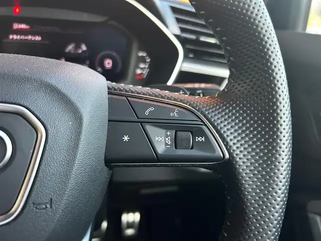 アウディ Ｑ３ 35TDIクワトロ Sライン 富山県 2020(令2)年 2.7万km 黒 プラスパッケージ/ベーシックパッケージ/アシスタンスパッケージ/テクノロジーパッケージ/BANG＆OLUFSENサウンド/純正SDナビ/Bluetooth接続/App-conect/qi充電/バックカメラ/トップビューカメラ/前後ドラレコ/電動リアゲート/D/N席シートヒーター/D/N席パワーシート/衝突軽減/コーナーセンサー