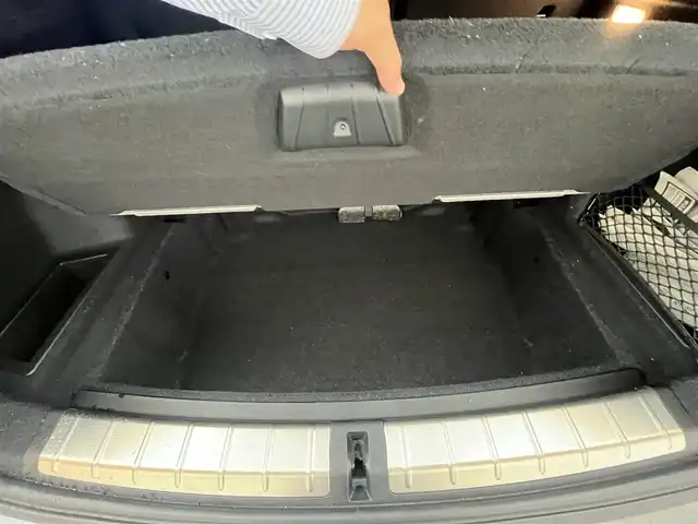 ＢＭＷ Ｘ１ 神奈川県 2019(令1)年 1.6万km ミネラルグレー レーダークルーズコントロール/衝突軽減システム/レーダークルーズコントロール/純正ナビ/CD/AM/FM/メモリ/純正AW１８インチ/カーテンエアバッグ/サイドエアバッグ/LEDヘッドライト/フォグランプ/オートライト/ハーフレザー