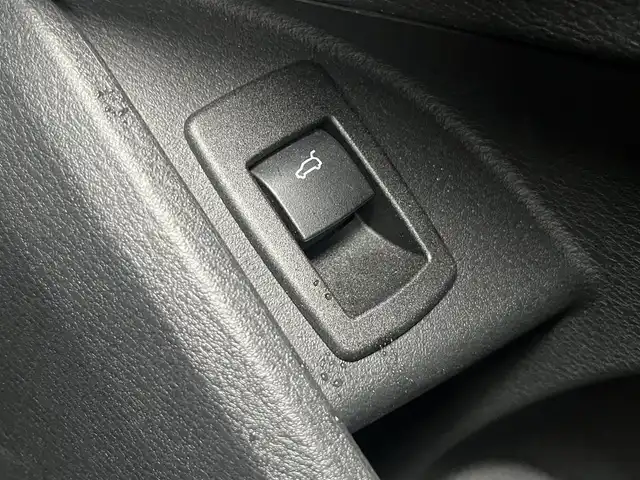 ＢＭＷ Ｘ１ 神奈川県 2019(令1)年 1.6万km ミネラルグレー レーダークルーズコントロール/衝突軽減システム/レーダークルーズコントロール/純正ナビ/CD/AM/FM/メモリ/純正AW１８インチ/カーテンエアバッグ/サイドエアバッグ/LEDヘッドライト/フォグランプ/オートライト/ハーフレザー