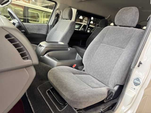 トヨタ ハイエース GL ロング 道北・旭川 2021(令3)年 0.7万km ホワイトパールクリスタルシャイン フルセグテレビ/片側パワースライドドア/ETC/ドアバイザー/フロントカメラ/サイドカメラ/バックカメラ/全方位カメラ/フロントフォグランプ/リアフォグランプ/社外アルミホイール/ミラーヒーター/寒冷地仕様車